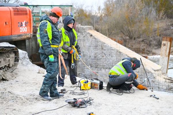 В Серпухове идет реконструкция плотины на реке Нара