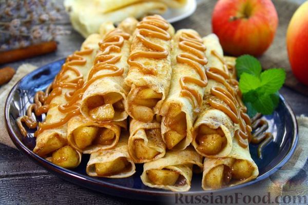 Блинчики с яблоками и корицей